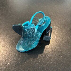 Roper Women's Burnished Tooled Sandals Size 7 Turquoise